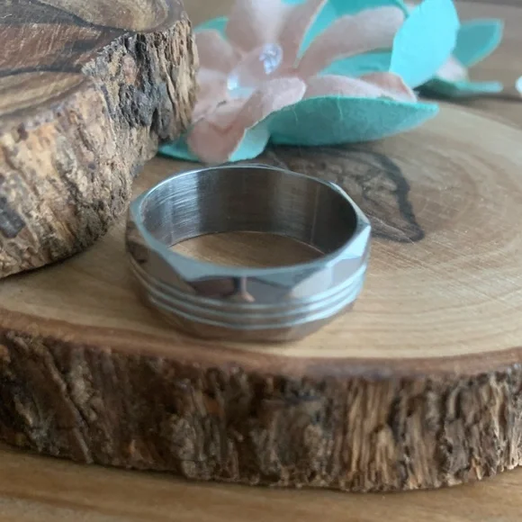Mens wedding ring - Picture 2 of 3